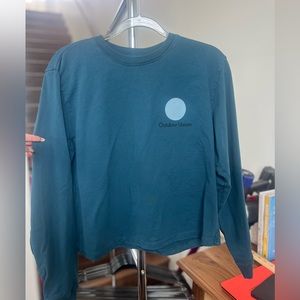 Outdoor voices long sleeve lightweight crew neck sweatshirt.